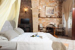 Artemis Traditional Studio