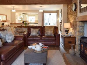Spring Cottage 3 bedrooms in the heart of Bourton on the Water Village!