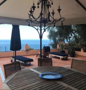 casa sul mare per 5 persone, spiaggia privata, piscine e campo da tennis