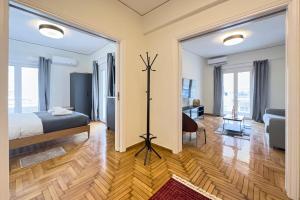 Cozy Apartment with Office - 19min to Athens Center