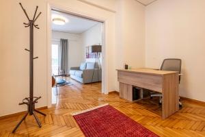 Cozy Apartment with Office - 19min to Athens Center