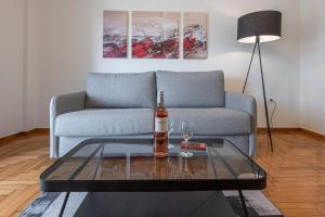 Cozy Apartment with Office - 19min to Athens Center