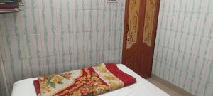 Taiba Guest House - BUDGET&BASIC ROOMS - Near New Market, Esplanade, Dharamatala