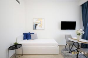 Elegant Living at Azizi Riviera Studio