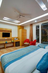 Just Renovated - Hotel Krishna Palace With Parking & 2 Mins Walk from Metro