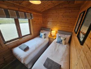 Hickling Broads Lodge Houseboat