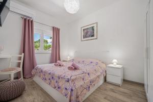 Villa Tomicich for 6 people with private pool & sea view - only 3 km from beach