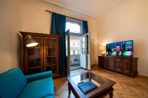 Old Town - 3 Room with 2 Bathroom & Balcony Apartment