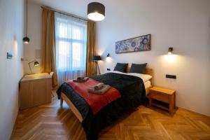 Old Town - 3 Room with 2 Bathroom & Balcony Apartment 28 Října