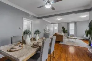 Midtown Retreat, 4mi to Downtown & Large Private Deck - Wilson