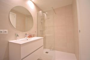 Coastal Chic by Edeal HOMES