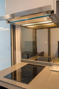 1BR Apt - Pool, Gym, Rooftop, BTS, Coworking Space - 10 min Nana Plaza - Central - New Building - 24 7 Security