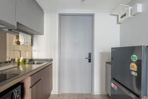 1BR Apt - Pool, Gym, Rooftop, BTS, Coworking Space - 10 min Nana Plaza - Central - New Building - 24 7 Security