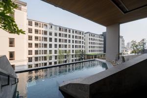 1BR Apt - Pool, Gym, Rooftop, BTS, Coworking Space - 10 min Nana Plaza - Central - New Building - 24 7 Security