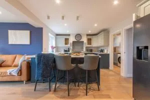 Large Wonderful Worthing House with Office & Parking - Patching