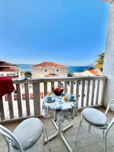 Apartment Luce with sea view and balcony in Brela