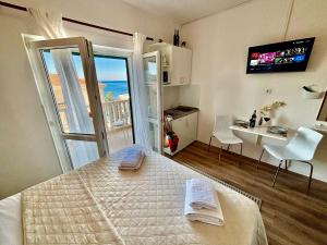 Apartment Luce with sea view and balcony in Brela