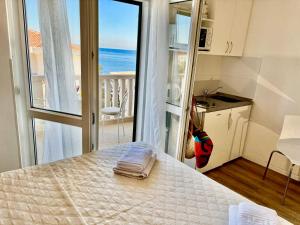 Apartment Luce with sea view and balcony in Brela