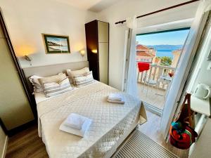 Apartment Luce with sea view and balcony in Brela