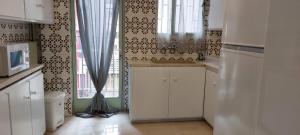 Vintage Apartment Athens Center 6BD-2BATH