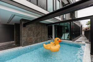 Futuristic Pool Villa with Stunning Mountain View