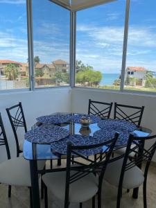 Depa en Salinas en condo privado a una calle del mar con parqueo