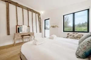 The Stable Barn, Smallwood Farm House - Woolpit