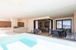 Stylish living with private pool