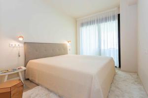 Stylish living with private pool