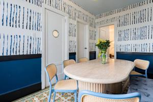 Spacious House with a Beautiful Garden