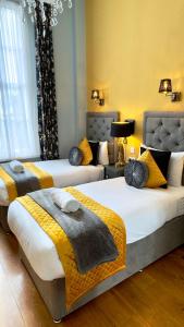 Standard Twin Room room in Piccolino Hyde Park Hotel