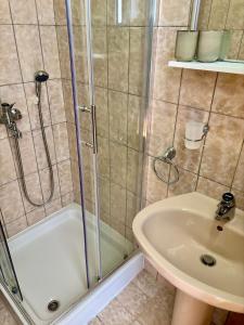 Apartment Marko with terrace and mountain view in Brela