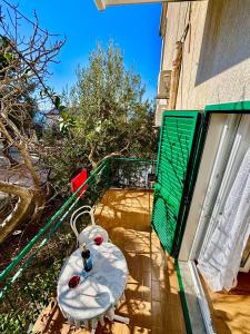 Apartment Marko with terrace and mountain view in Brela