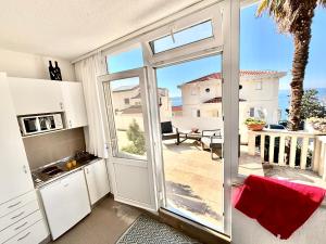 Apartment Toma with sea view and terrace in Brela