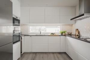 Guestly Homes - Modern 4BR Villa with Sauna