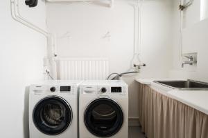 Guestly Homes - Modern 4BR Villa with Sauna