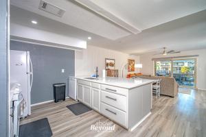 The Salty Seahorse Pet-Friendly Canal Retreat w Grill & Deck