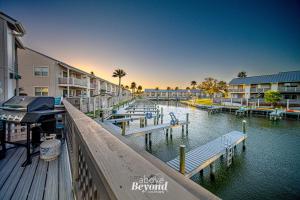 The Salty Seahorse Pet-Friendly Canal Retreat w Grill & Deck