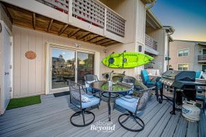 The Salty Seahorse Pet-Friendly Canal Retreat w Grill & Deck