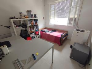 2 bedrooms, 1 block from Ipanema beach, station 9