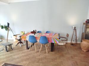 2 bedrooms, 1 block from Ipanema beach, station 9