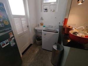 2 bedrooms, 1 block from Ipanema beach, station 9