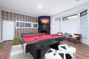 Hidden Oasis Mini Golf MovieRoom POOL