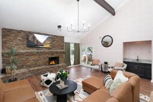 Hidden Oasis Mini Golf MovieRoom POOL