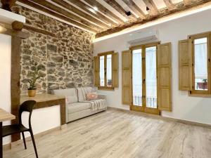 El Patio de Vespasiano- San Juan- vistas al ayuntamiento junto al puerto