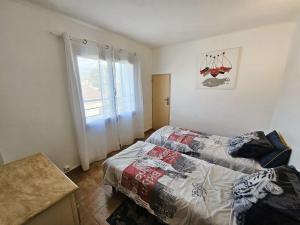 Bel appartement avec balcon à 300m de plage, climatisation, internet...