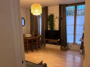 Charmante maisonnette - تروي