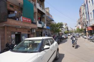 Hotel Hanumat Palace-300 meter Jaipur junction & 1km Sindhi camp bus stand
