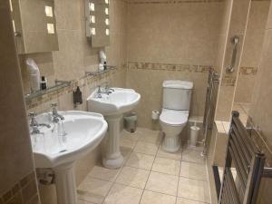 Feathers Hotel Bar and Restaurant