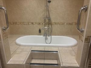 Feathers Hotel Bar and Restaurant